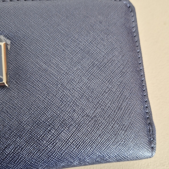 Guess Los Angeles Abree Medium Zip Around Metallic Blue Faux Leather Wallet - Picture 7 of 8